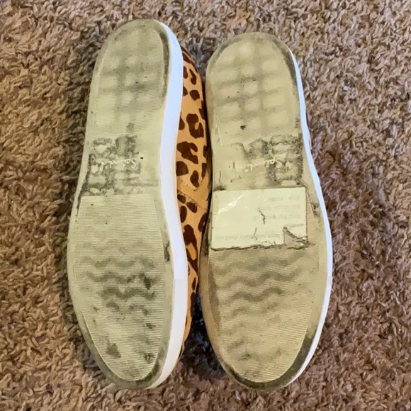 Leopard slip on shoes! Great condition! - Picture 2 of 4